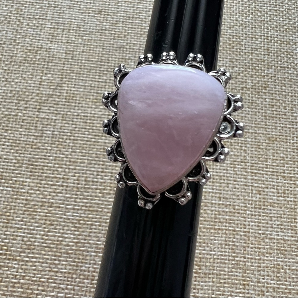 New Rose Quartz Crystal Stone Silver Overlay Ring Size 7.25 - Picture 4 of 7